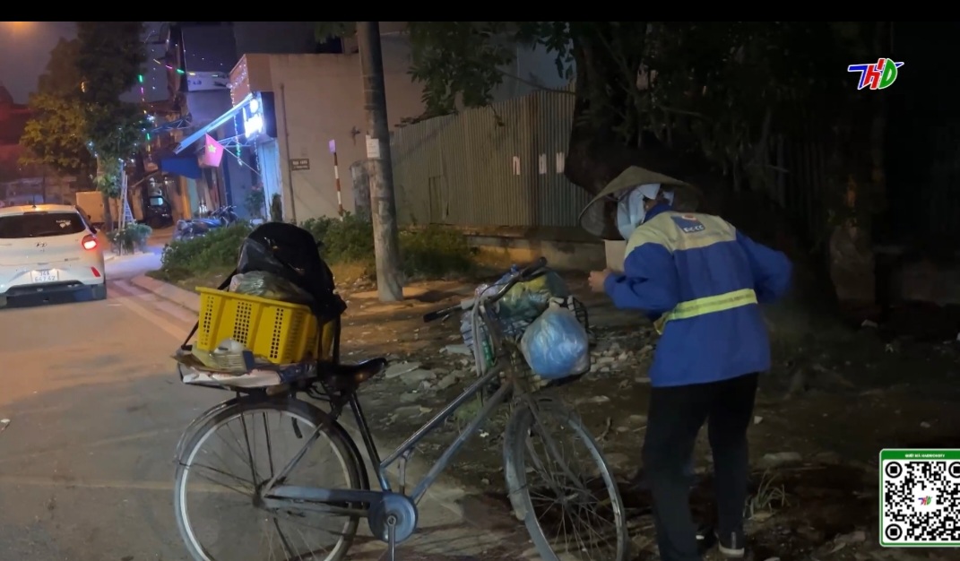 VIDEO: Mưu sinh trong đêm rét